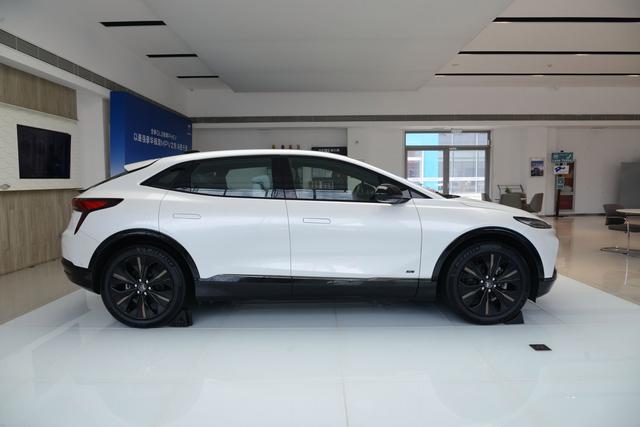 別克E4新能源，經(jīng)濟與風(fēng)尚并舉-有駕