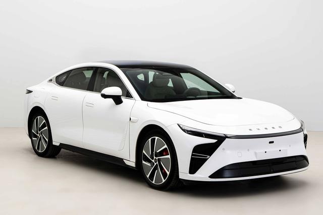 純電續(xù)航205km，油耗不到5L，星紀(jì)元ES增程版或?qū)?2月內(nèi)上市-有駕